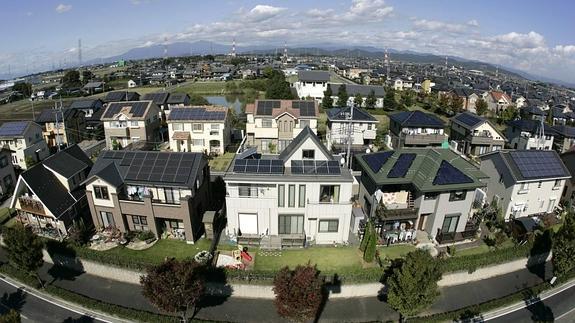 Un pueblo en Ota (Japón), con todas las casas provistas de paneles solares en sus tejados.