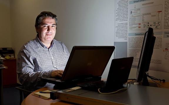 "Podemos educar hackers buenos en la universidad"