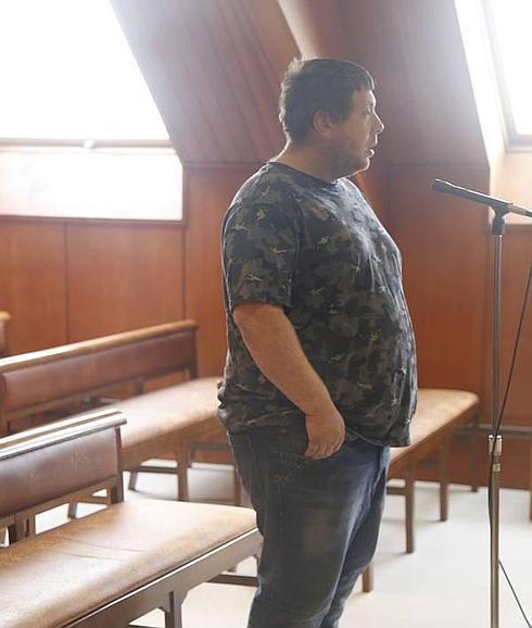 El ahora condenado, F. H. B., durante el juicio celebrado a principios de noviembre en Cantabria.