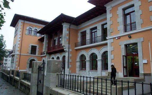 Sede del Centro Asociado de la Universidad Nacional de Educación a Distancia (UNED) en Cantabria.