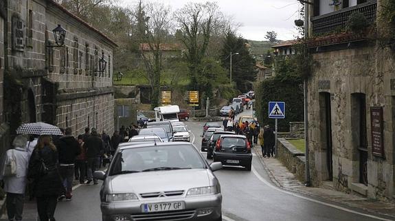 Cruce de las carreteras regionales en Santillana.