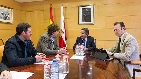 El Presidente reunido con miembros de Asaja