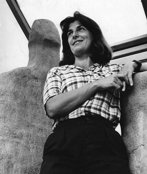 Retrato de la escultora Isabel Garay en los 70.