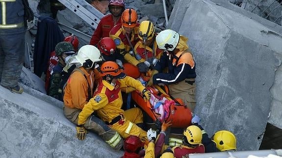 El terremoto ha causado 38 muertos y cientos de desaparecidos