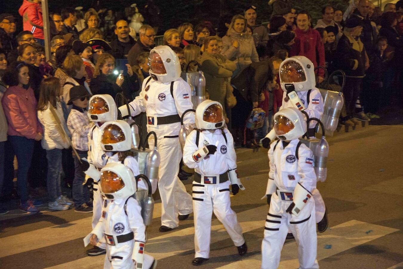 El desfile reunió a 700 participantes.