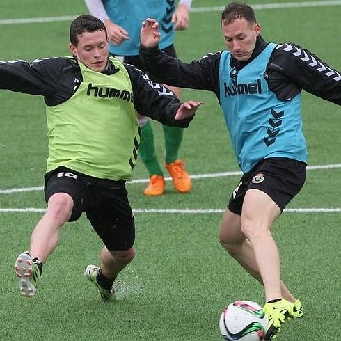 El césped artificial del Complejo de La Albericia ha acogido el entrenamiento.