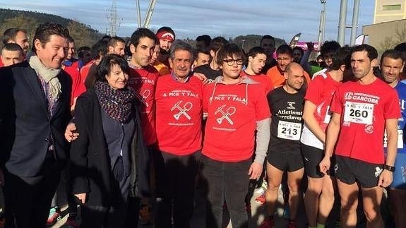 Miguel Ángel Revilla, justo antes de dar la salida de la carrera.