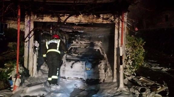 Así quedó el garaje siniestrado en Iruz.