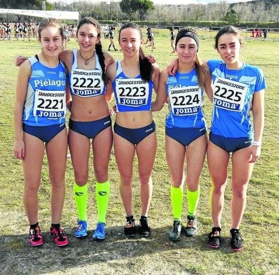 Equipo juvenil femenino del Piélagos. De izquierda a derecha, Raquel Fernández, Laura Cabeza, Andrea Pérez, Lucía Revuelta y Claudia García.