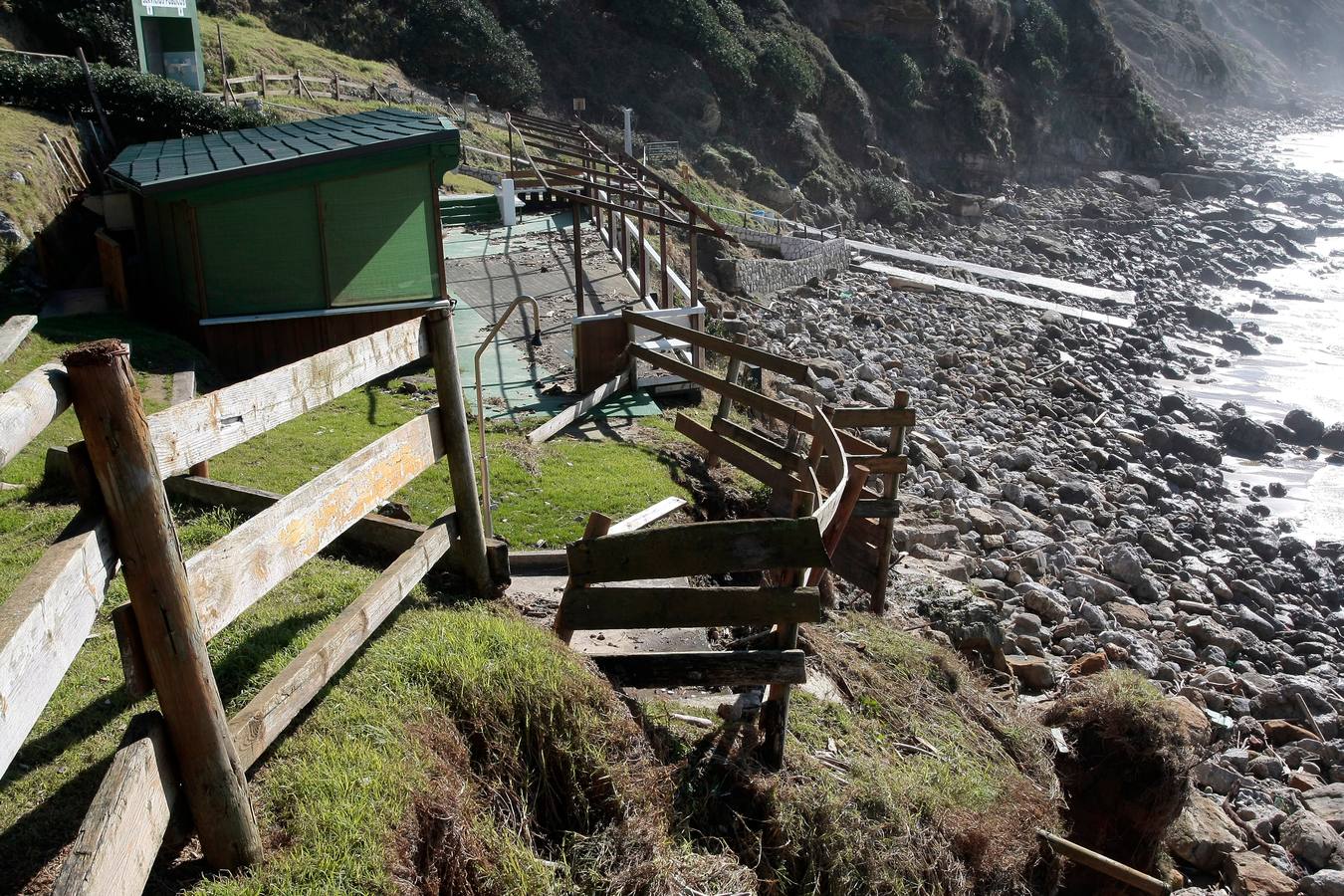 La playa de Los Locos se ve especialmente afectada por los temporales.