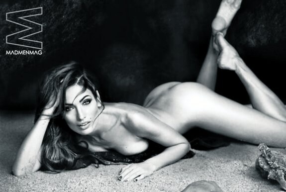 Nieves Álvarez posa de lo más sensual delante del objetivo del fotógrafo Sante D´ Orazio. 