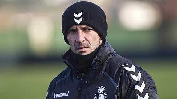 Munitis cree que a su equipo le falta aprender a rematar los partidos.