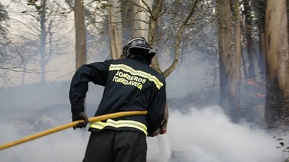 La plantilla de bomberos de Torrelavega se reforzará este año con ocho agentes más.