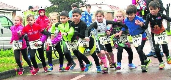 Los prebenjamines Anne, Sandra, Deva, Markel, Jorge, Judith, Laura, Marco y Carlos, entre otros.