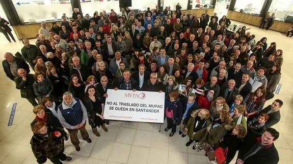 El alcalde de Santande logró ayer el apoyo de las diferentes asociaciones de vecinos de la ciudad en su demanda para que el Museo se quede en la capital