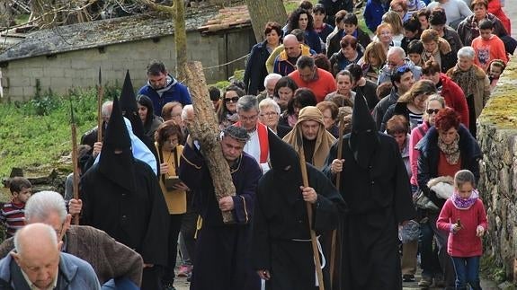Bedoya vive con devoción su tradicional Viacrucis