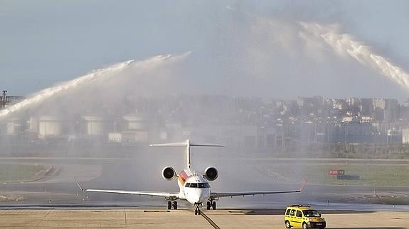 Así fue recibido el vuelo procende de Lisboa. 