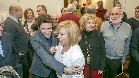 Valenciano, estuvo arropada por los suyos, entre los que destacaron Eva Díaz Tezanos, Ramón Ruiz y Pedro Casares.