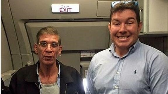 Uno de los rehenes del avión de Egyptar pidió hacerse un 'selfie' con su captor