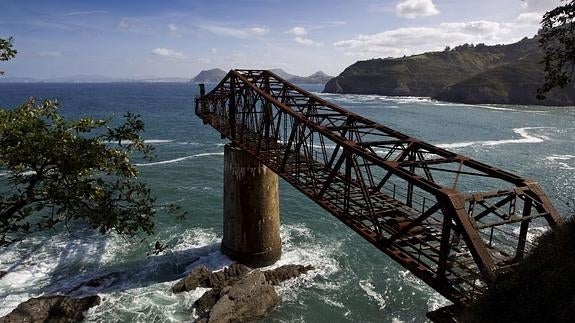 El Gobierno encargará un estudio para restaurar el cargadero de mineral de Dícido