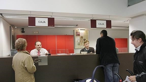 Oficina de Caja España-Duero, –Banco Ceiss– en el que se han anunciado casi 1.120 despidos.