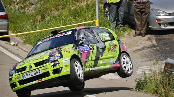 Pablo Fernández estará en la salida de Cabezón de la Sal con un Renault Clio Sport.