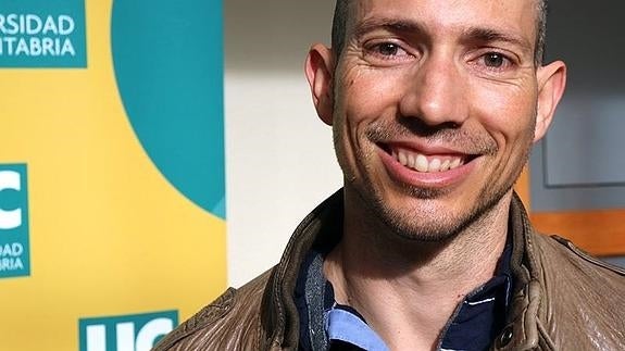 El profesor de la UC Sergio Tezanos participa en el Titan Desert