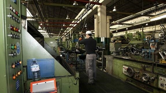 UGT vincula el excedente de trabajadores de Nissan a que se vacía de producción la planta
