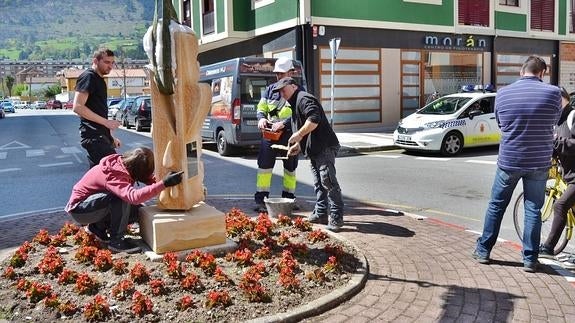 Los donantes de sangre vuelven a contar con su monumento en Los Corrales de Buelna