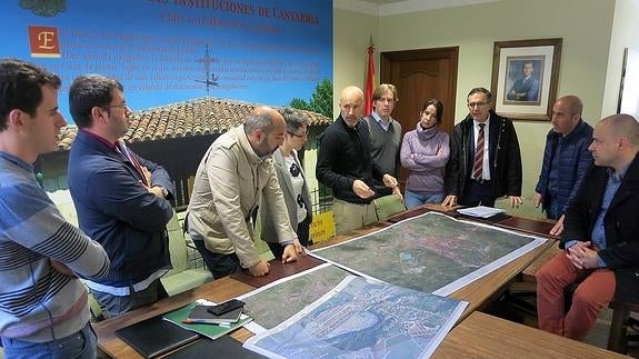 Comienzan las reuniones para definir el trazado de la senda ciclista Torrelavega-Reocín