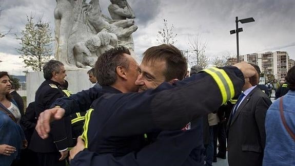 Acto de homenaje junto al Monumento al Incendio.