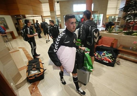 Los futbolistas, en la recepción del Gran Hotel de Ferrol.