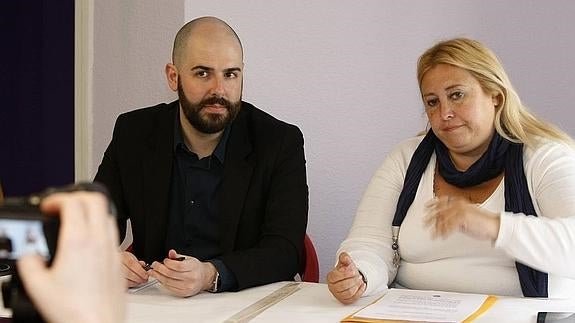 Revuelta, a la izquierda, nuevo secretario general de Podemos Cantabria