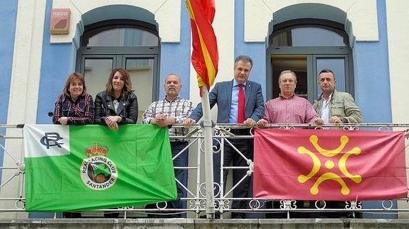 La bandera del Racing ondeará en los ayuntamientos de Santander y El Astillero