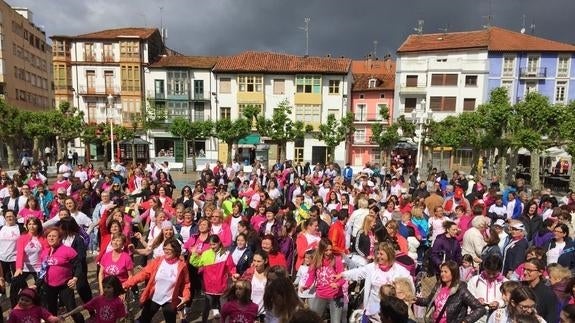 Santoña desborda solidaridad caminando contra el cáncer