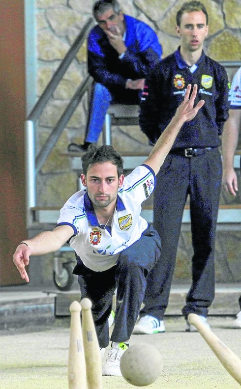 José Carlos Alonso (Los Remedios) juega ante Federico Díaz. 