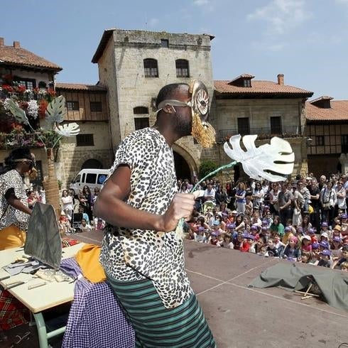 El bello pueblo de Santillana se llenará de titiriteros y niños durante este fin de semana. 