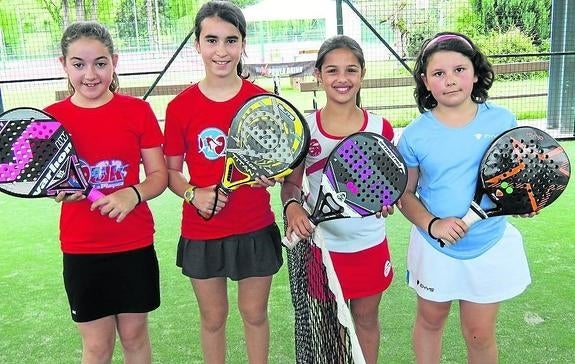 De izquierda a derecha Noa Setién, Rocío Cobo, Ainize Santamaría y Zuriñe Uranga.