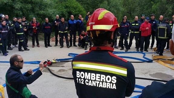 Los bomberos cántabros intercambian experiencias en Béjar