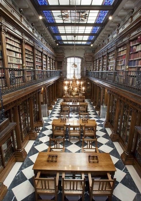 Imagen del interior de la Biblioteca Menéndez Pelayo. 