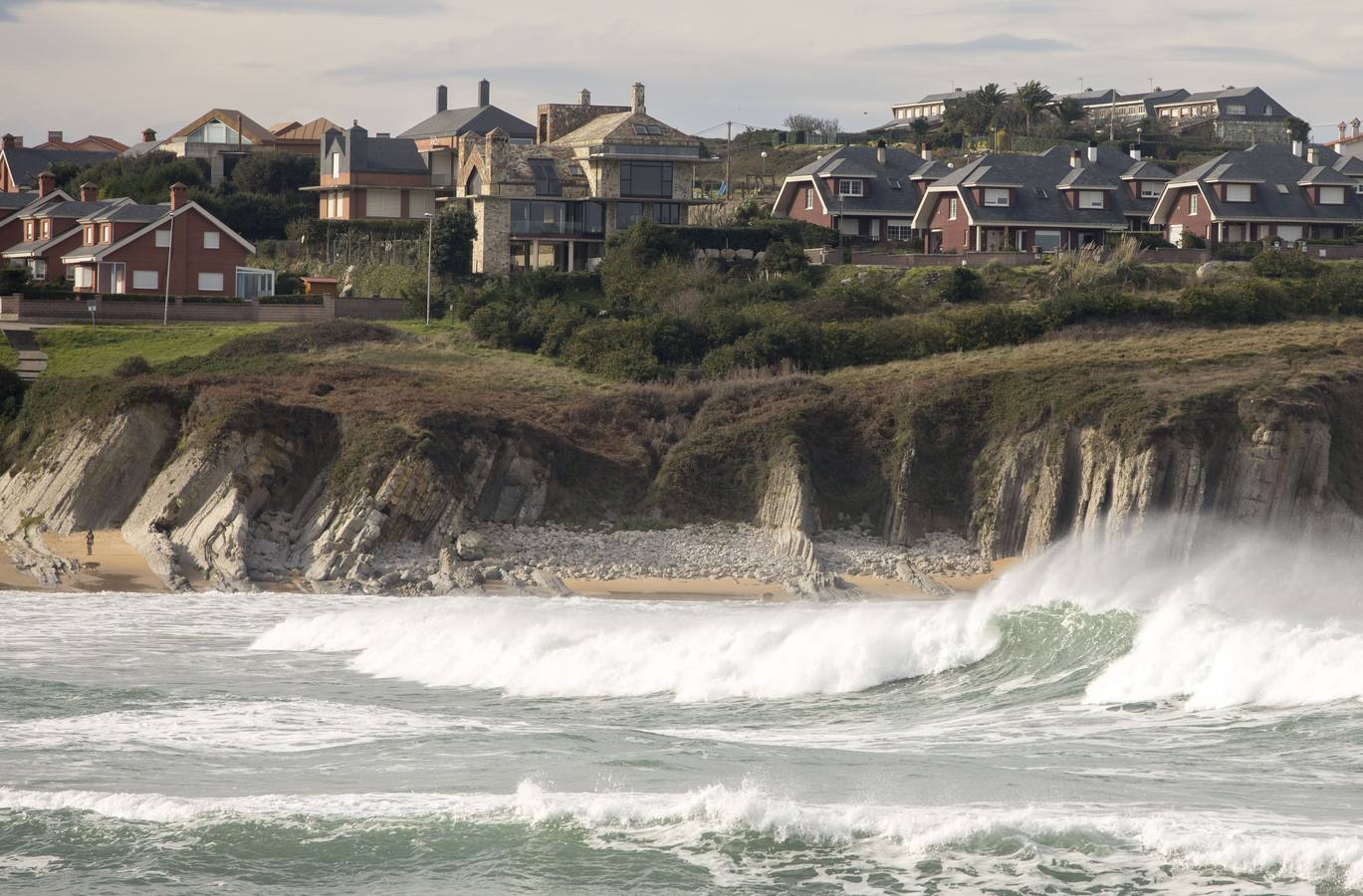 Urbanización sobre la playa de Cerrias