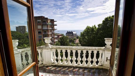 Vista del mar desde la terraza de la primera planta del palacete de la Quinta Labat.