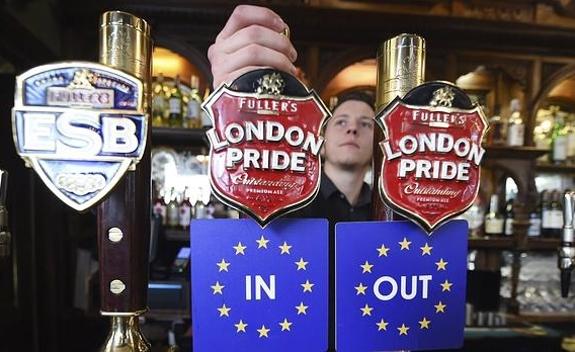 Un pub inglés, en plena campaña del 'Brexit'