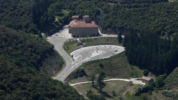 Vista aérea del monasterio de Santo Toribio.