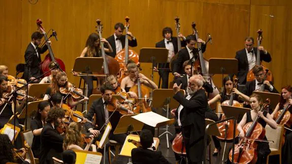 Penderecki dirigió ayer sus propias composiciones durante el concierto inaugural del Encuentro de Música y Academia.