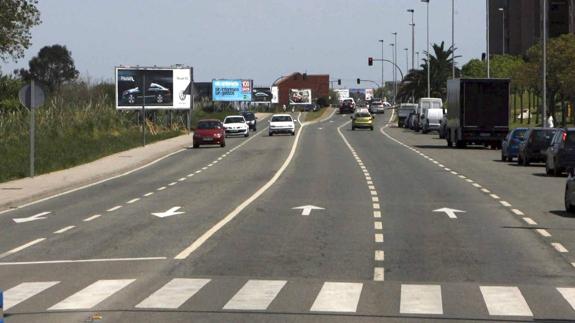 La Avenida de Los Castros tendrá mediana, arbolado y aceras en la zona norte, con nuevas plazas de aparcamiento. 