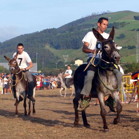 Un momento de la carrera de burros del pasado año.