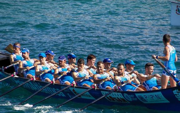 Los azules de Astillero fueron el peor bote ayer en aguas de Brazomar y no remarán hoy en la tanda de honor del Campeonato de España. 