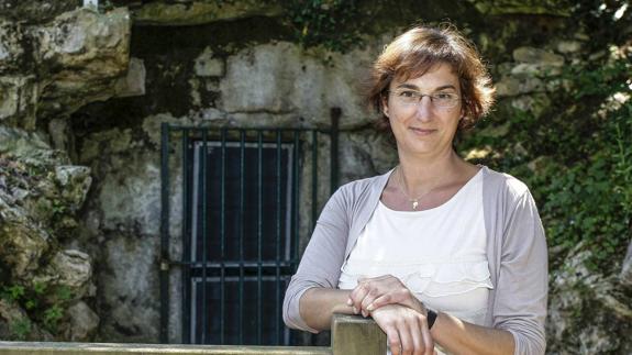 Pilar Fatás, nueva directora del Museo Nacional, a las puertas de la cueva 