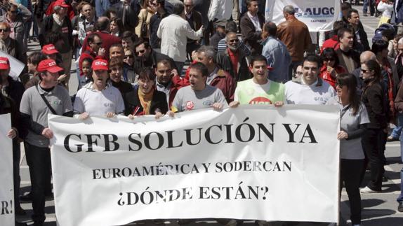 Los trabajadores de GFB manifestándose el día 1 de mayo de 2009. 